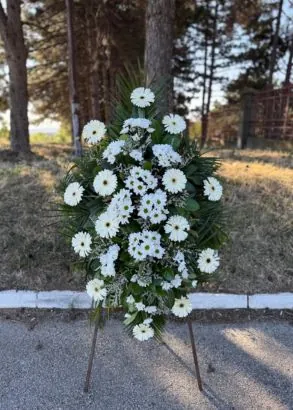 Beli venac: gerberi i hrizanteme